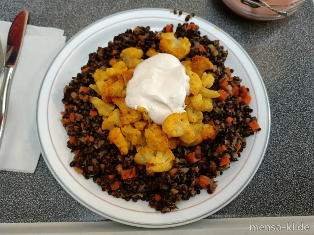 Ofen Curry-Blumenkohl mit Kichererbsen und Kräuter-Ayran auf Linsen (2,5,Gl,Nu,Sw,Sl,Sf,So)