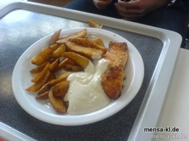 Frisches Lachsfilet mit Joghurt-Zitronen-Dip und Jacket-Wedges