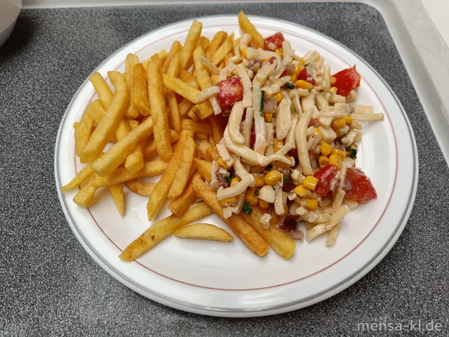 Käsesalat "Schweizer Art" (1,5,La,Sw,V), Pommes frites (V) und Salat (V)