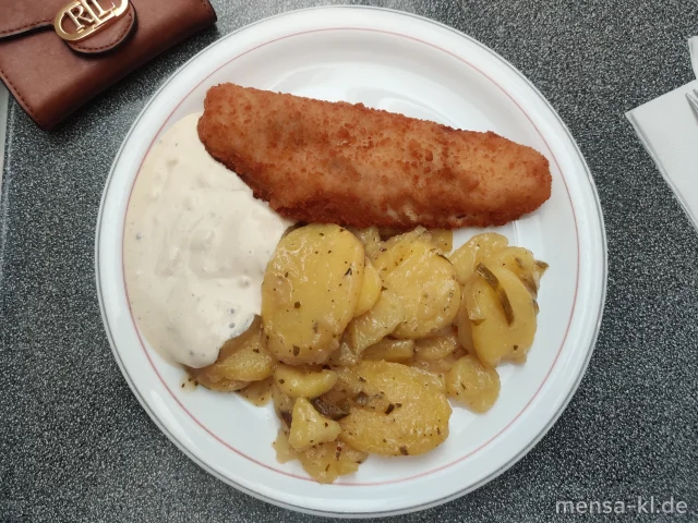 Paniertes Seelachsfilet (Fi,Gl) mit Joghurt-Remouladen-Dip (1,9,Gl,Ei,La,Sf), Kartoffelsalat (1,5,9,Gl,Ei,La,Sw,Sf) und Gurkensalat (La)