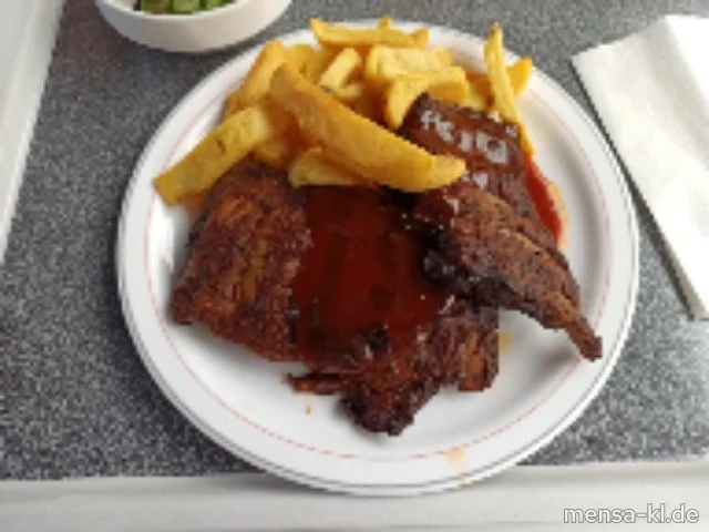 Spareribs (Sl,Sf,S) mit Barbecuesoße (1,Sl,Sf) und Steakhouse-Fries, dazu einen Beilagensalat nach Wahl