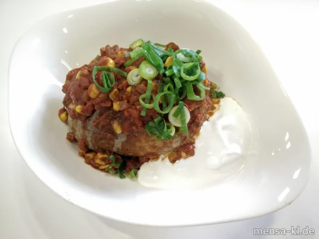 Grumbeer Power: Mexikanische Kumpir (V) mit Chili sin Carne (V) und Sour Cream (La,V)