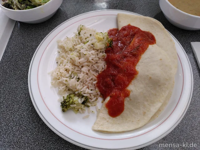 Enchilada gefüllt mit Kartoffeln, Broccoli und Karotten (1,2,Gl,Sf), dazu Salsa (4), Reis und Salat