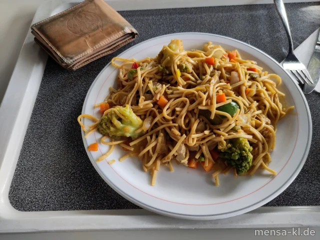 Teriyaki-Gemüse mit Romanesco, Karotten, Tofu und Walnüsse (5,Gl,Nu,Sw,So),dazu Mie-Nudeln (Gl), dazu einen Beilagensalat nach Wahl