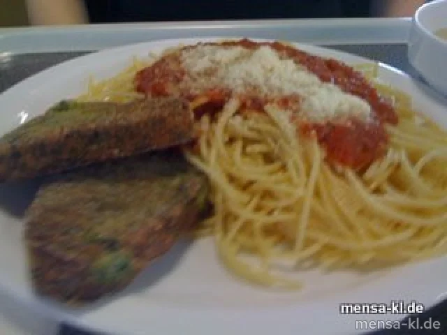 Broccoli-Nussecke (2) mit Spaghetti, Tomatensoße, geriebenem Hartkäse und Salat