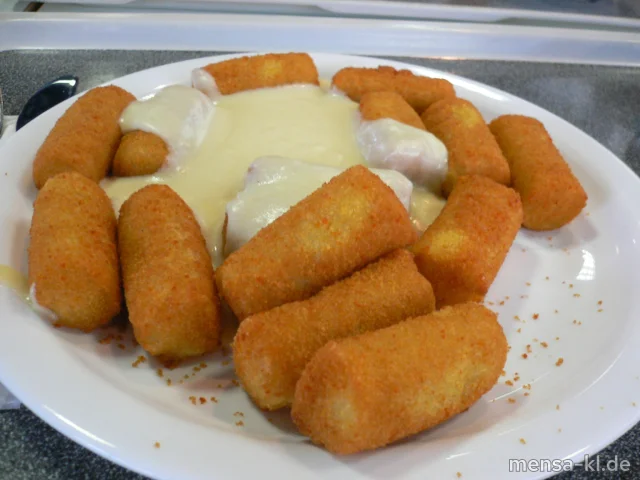 Große Portion Kroketten (1,V) mit Käsesoße (1,2,V) und Wintergemüse (V)