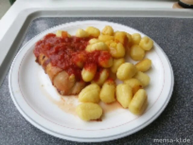 Hähncheninvoltini (2,La,S,G) mit Tomaten-Basilikumsoße (9) und Butter-Gnocchi (Gl,Ei,La)