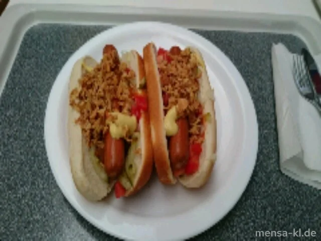 Zwei "Hot Dogs" (R,S) mit Brötchen (Gl) und verschiedenen Zutaten zum selbst belegen (1,9,Gl,Ei,Sf,So)