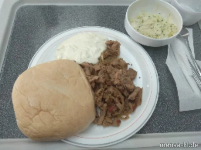 Pfannengyros (S) mit Tzatziki (9,Gl,Ei,La,So), Dönerbrot (Gl,Se) und Krautsalat (1,5,9,Gl,Ei,Sw,So)
