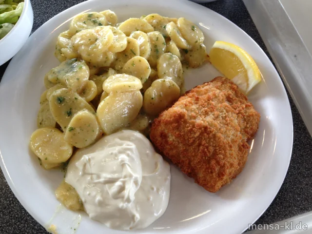 Gebackenes Hokifilet (F) mit Joghurt-Dip, Kartoffelsalat und Salat