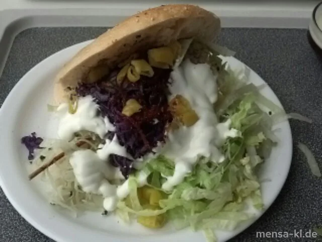 Hähnchenfleisch-Döner (G) mit Pita und verschiedenen Zutaten zum Selbstbelegen