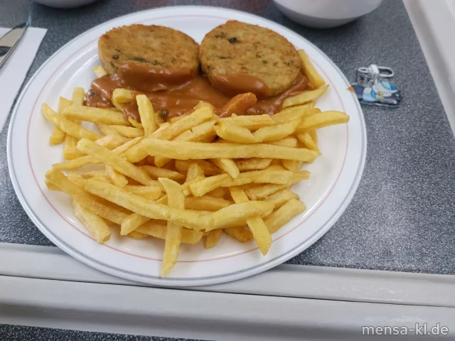Hirse-Käse-Schnitte (Gl,Ei,La,Sl) mit Pfefferrahmsoße (Gl,La), Pommes frites und Salat