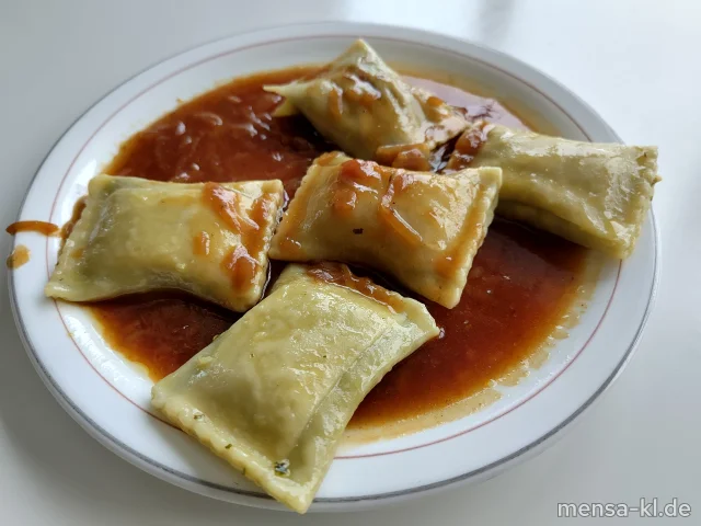 Gemüsemaultaschen (1,Gl) mit Zwiebelsoße (Gl,Sf), dazu ein Beilagensalat nach Wahl