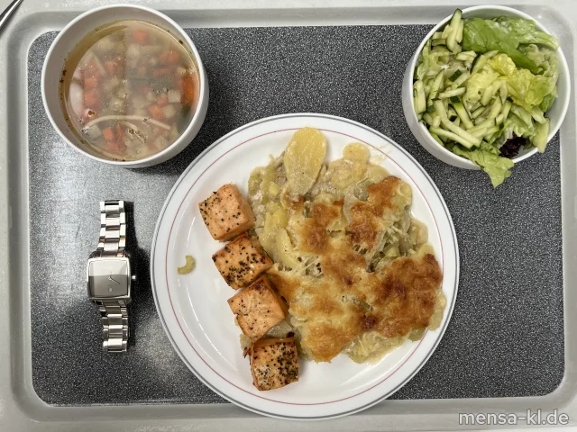 Gezupfter Ofenlachs auf Fenchel-Staudensellerie-Gratin (Gl,La,Sl), dazu Salat