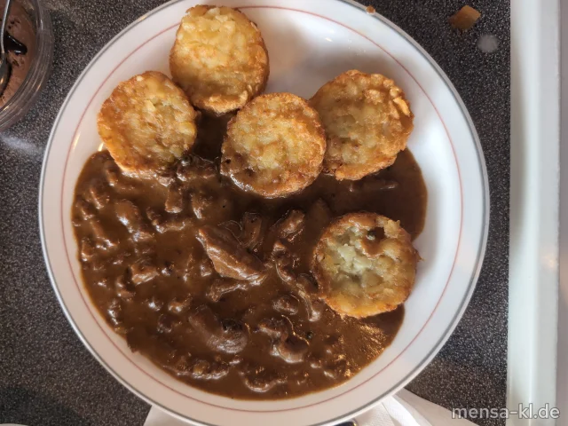 Rindergeschnetzeltes in Pfeffersoße (Gl) mit Röstinchen, dazu Salat