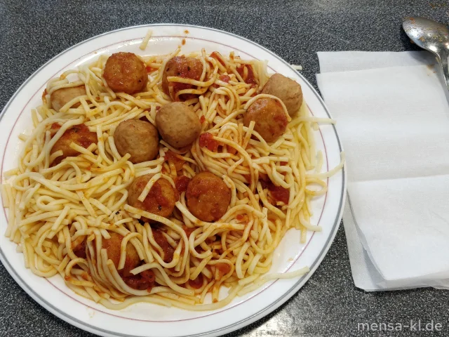 Polpette (Geflügelhackbällchen) in Tomatensoße (Gl,Ei,G) auf Tagliatelle (Gl)
