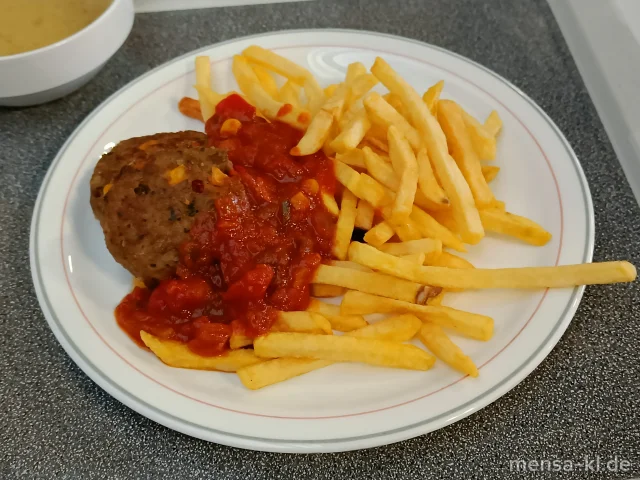 Zwei Köfta (Rinderhacksteak mit Gemüse und Hirtenkäse) (Gl,Ei,La,R) mit Pusztasoße (9,Sl), Pommes frites und Salat