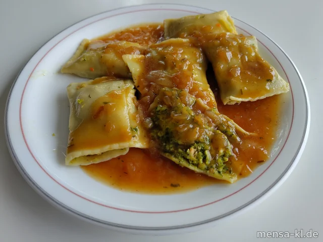 Gemüsemaultaschen (1,Gl) mit Zwiebelsoße (Gl,Sf), dazu ein Beilagensalat nach Wahl