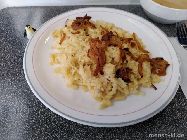 Käsespätzle (Gl,Ei,La), dazu Krautsalat mit Kümmel (1,5,Sw)