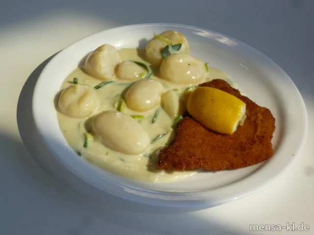 Paniertes Schweineschnitzel (Gl,S) mit Béchamel-Lauchkartoffeln (Gl,Ei,La) und Salat