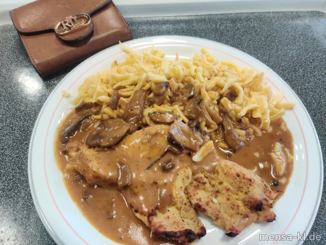 Truthahnsteak (G) mit Champignon-Rahmsoße (Gl,La) und Spätzle (Gl,Ei,La), dazu ein Beilagensalat nach Wahl