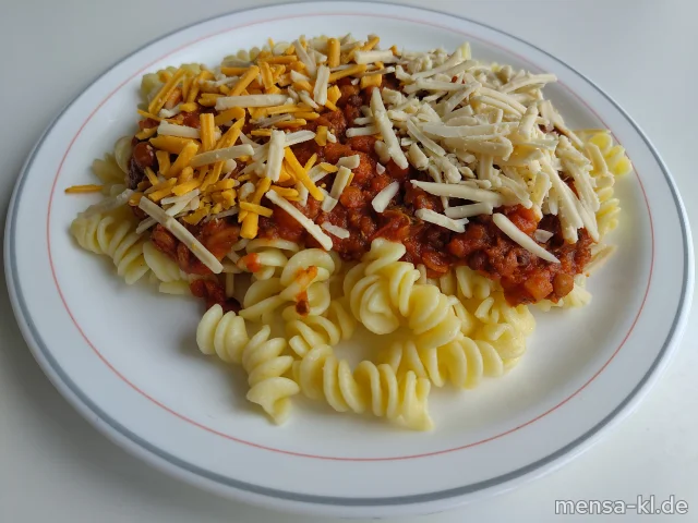 Fusilli (1,Gl) mit Linsenbolognese (1,5,Sw,Sl), veganer Mozzarella (1) und Salat