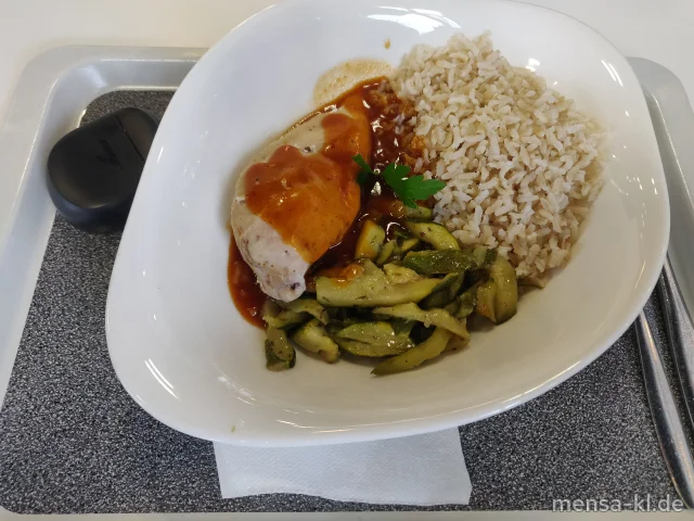 Curry-Hähnchen mit Zucchinigemüse (Gl,La,Sl,Sf,G) und Vollkornreis