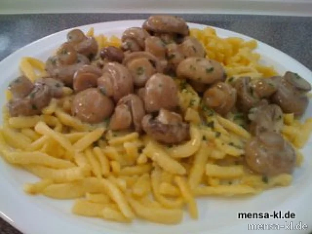 Frische Steinchampignons (V) in Kräuterrahm, Spätzle und Rohkostsalat
