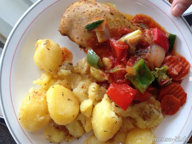 Hähnchenbrustfilet (G) mit Ratatouillegemüse (9), Thymiankartoffeln (La) und Salat