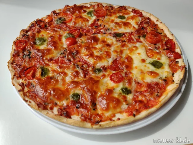 Pizza belegt mit Mozzarella, Kirschtomaten und Basilikum (Gl,La,V), dazu Salat (V)