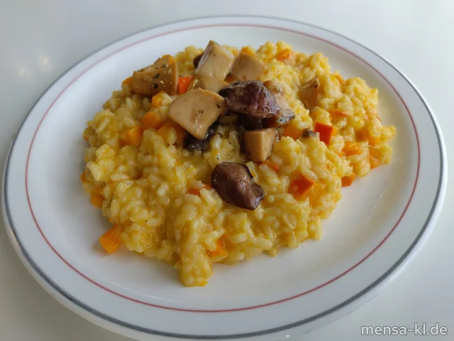 Kürbisrisotto mit gebratenen Kräutersaitlinge (5,La,Sw,A), dazu ein Beilagensalat nach Wahl