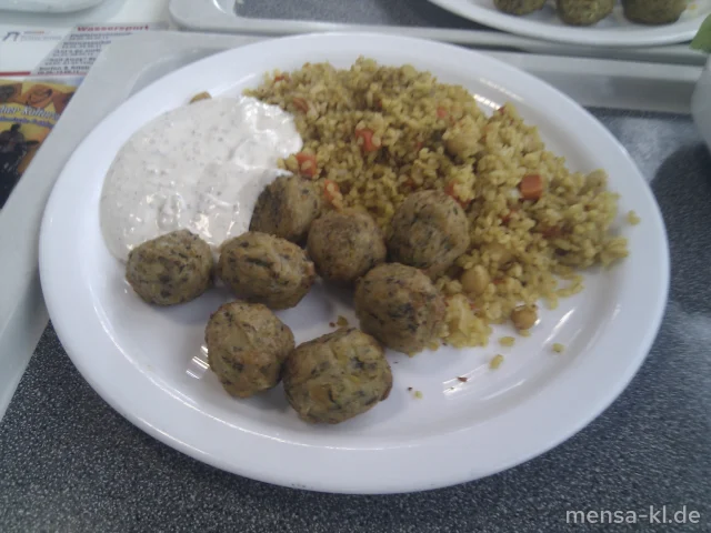 Falafel-Kirchererbsenbällchen (V), Joghurt-Sesam-Dip, Gemüse-Bulgur und Salat