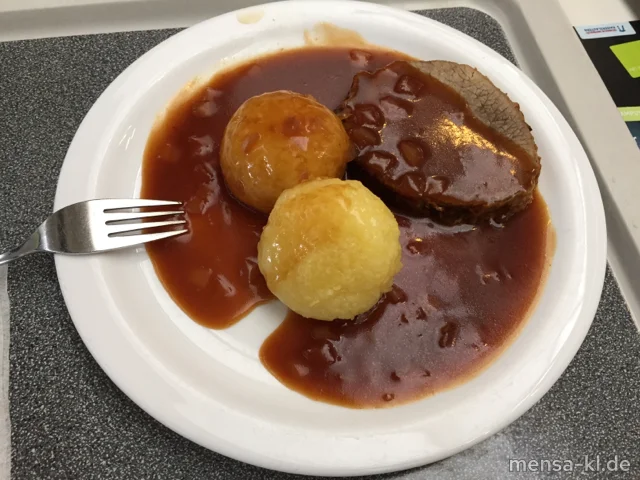 Rinderbraten (R) mit Burgundersoße (5,Gl,Sw,Sf,A) und Kartoffelknödel (5,Sw), dazu Salat