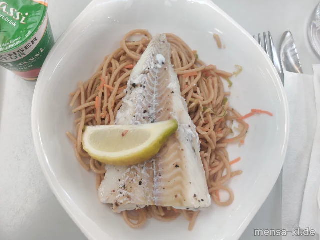 Prima Pasta: Gemüsenudeln in Salbeibutter (Gl,La,Sl) mit gedünstetem Kabeljaufilet (Fi,Gl)