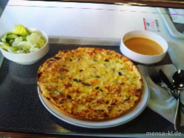 Flammkuchen mit Lauch und Käse (Gl,La,So,V), dazu Salat (V)
