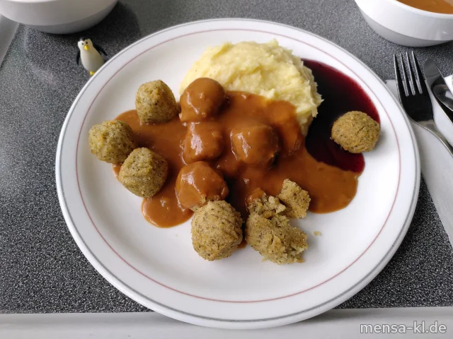 Falafel (Gl) mit Rahmsoße (Gl), Kartoffelpüree (1,So), Preiselbeeren (1) und Salat