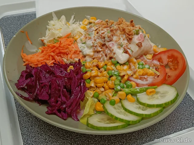Bowl mit Blattsalat, Weisskraut, Rote Beete, Tomaten, Gurken und Maultaschensalat (5,Gl,Nu,Sw,Sf), dazu ein klares Kräuter-Dressing (5,Sw,Sf)