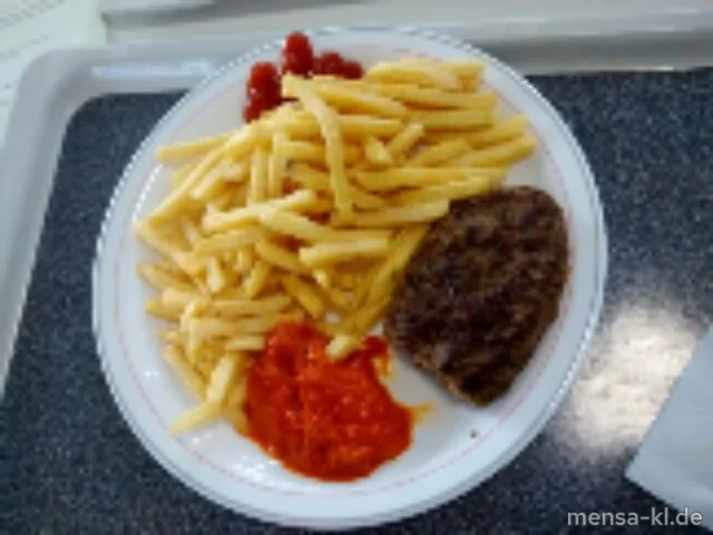 Blumenkohl-Käse-Medaillon (V) mit Ajvar, Pommes frites und Krautsalat