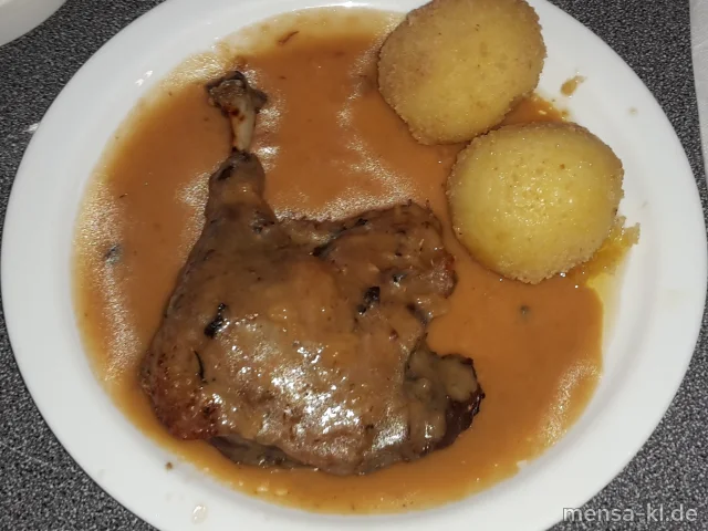 Geschmorte Entenkeule (G) auf Orangen-Thymiansoße (Gl,La,G), Kartoffelknödel mit Bröselbutter (5,Gl,La,Sw) und Kirsch-Rotkraut (3,5,Sw,A,G)