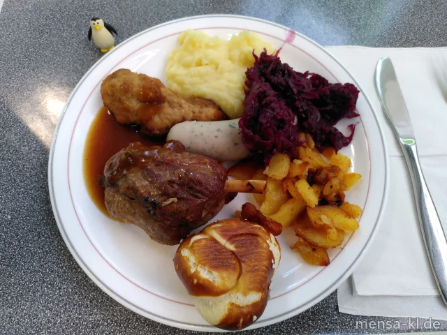 Spezialitäten aus Bayern: Kleine Schweinehaxe, vegane Weißwürste, Weißwürste, Rostbratwürstchen, Backhendl, veganer Leberkäse, viele Beilagen, hausgemachte Salate, Dips und uvm.