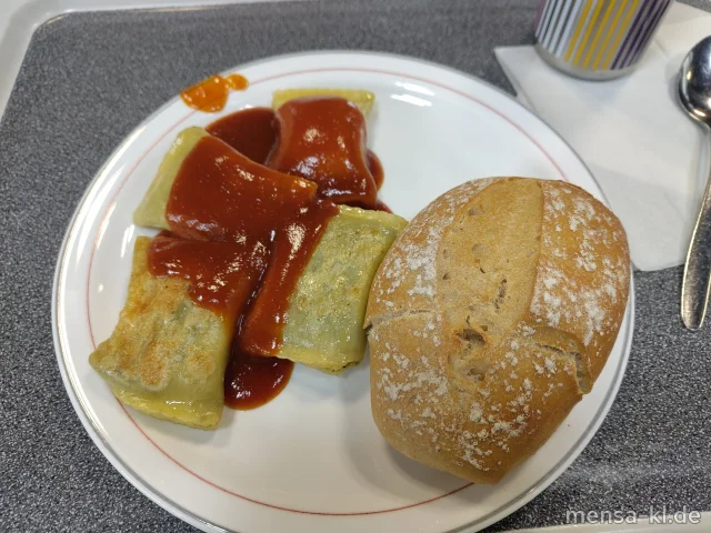 Baden Curry - Maultaschen (1,Gl) mit Currysoße (La,Sf) und Krautsalat (1,5,Sw)