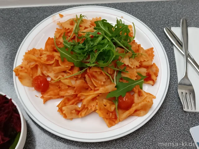 Zitronen-Pasta mit glasierten Tomaten und Rucola (Gl), dazu ein Beilagensalat nach Wahl