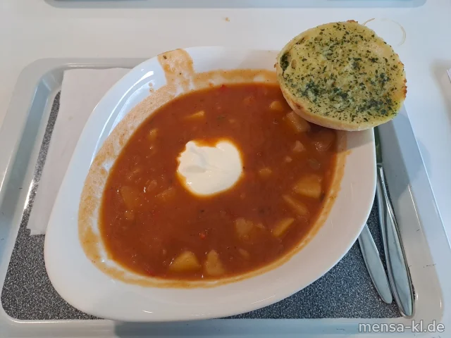 Kartoffelgulasch pikant mit Knoblauchbrot und Sauerrahm-Dip (La)