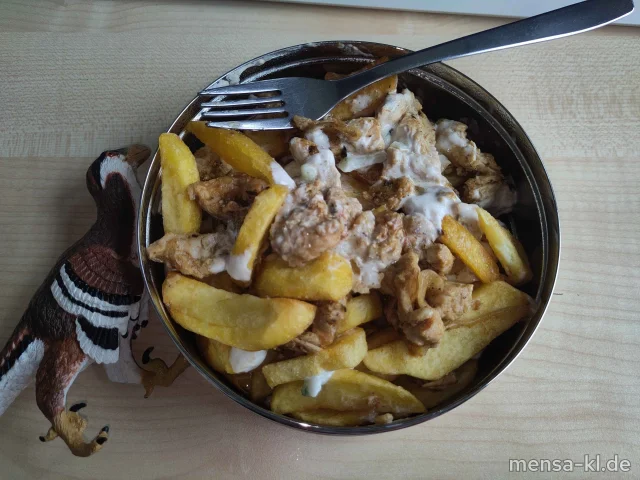 Große Portion Steakhouse-Fries, dazu Putengyros (G) mit Tzatziki (1,9,Gl,Ei,La,Sf) und Salat