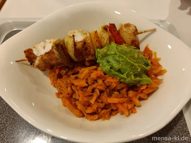 Asiatische Caroodles mit einem Hähnchenspieß(G) und Guacamole