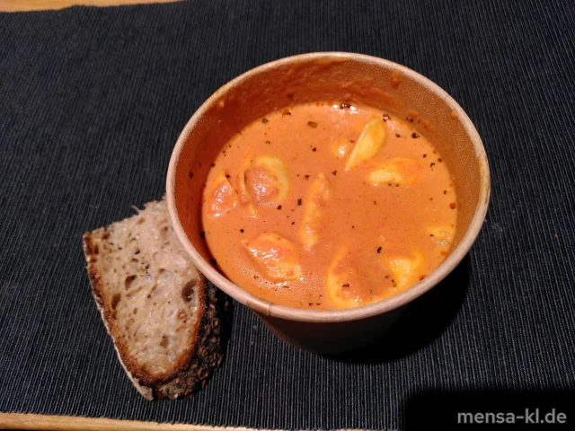 Vegetarischer Tortellini-Gemüse-Eintopf (Gl,La), dazu eine Scheibe Bauernbrot (Gl)