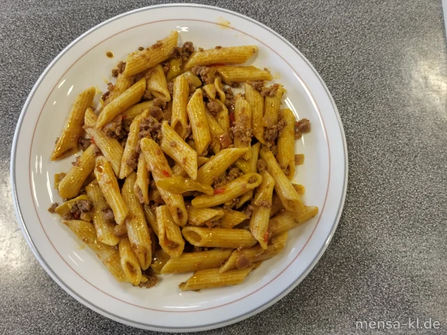 Feurige Rigatoni mit Peperoncino, Tomaten, Mascarpone und Hackfleisch (Gl,La,R)