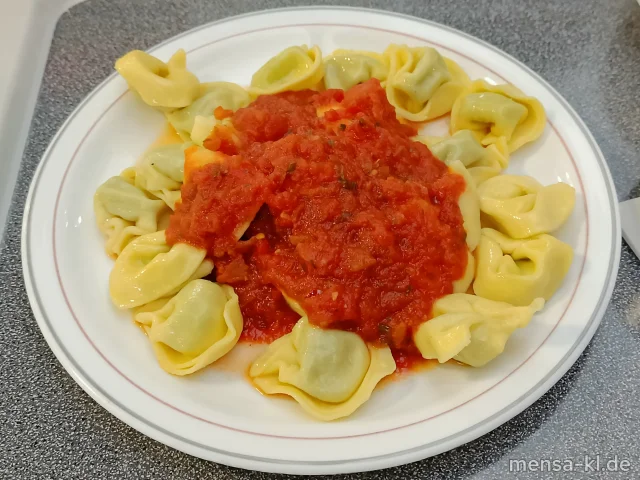 Tortellini mit Spinat-Ricottafüllung (Gl,La) in fruchtigem Tomatensugo (Gl), dazu Salat