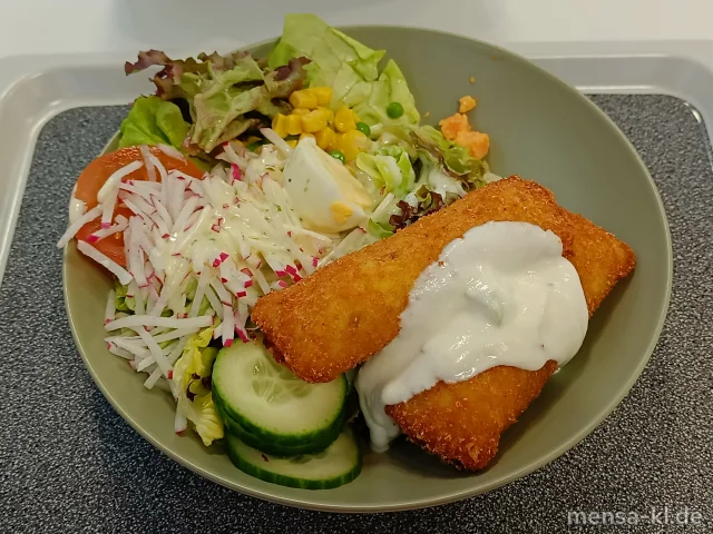 Bowl mit Blattsalat, Karotten, Kraut, Mais, Radieschen, Ei (Ei) und Kartoffeltaschen (La) mit Radieschen-Dip (La), dazu ein Kräuter-Dressing (5,La,Sw,Sf)