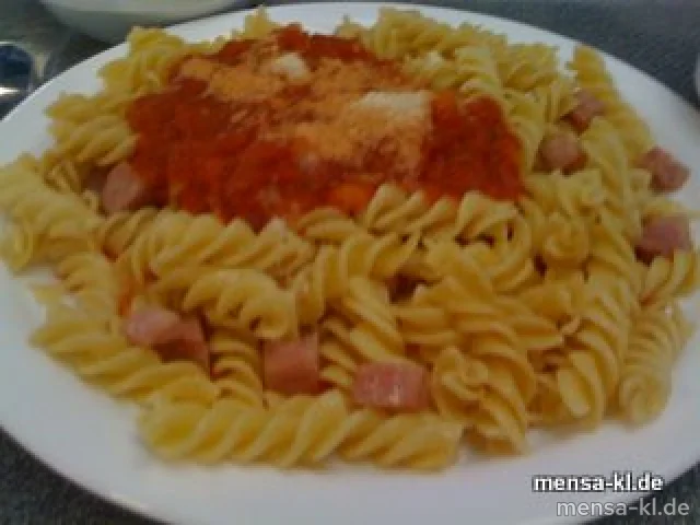 Schinkennudeln (S/2/3/4) mit Tomatensoße, geriebener Hartkäse und Salat